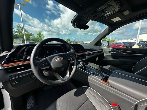 Used 2022 Cadillac Escalade Premium Luxury image 10