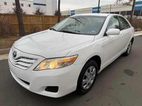 Used 2010 Toyota Camry image 2