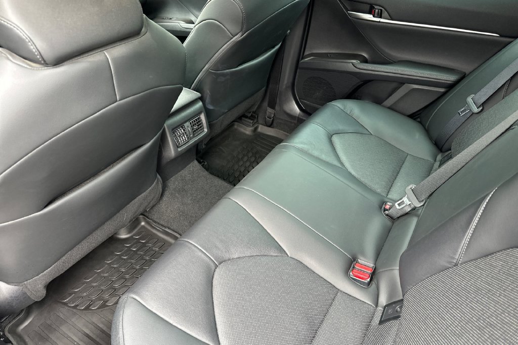 Used 2024 Toyota Camry XLE w/ Cold Weather Package FWD image 17