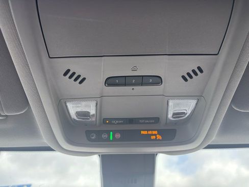 Used 2022 GMC Terrain SLT image 29