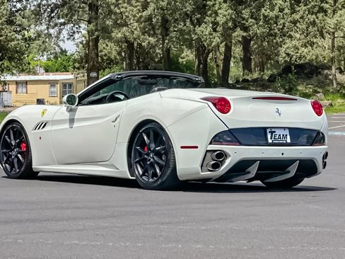Used 2012 Ferrari California RWD image 6