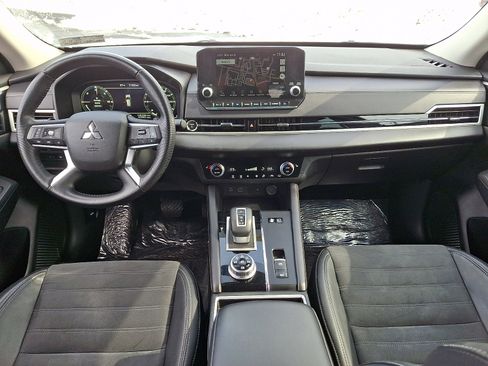 Used 2023 Mitsubishi Outlander SE image 11