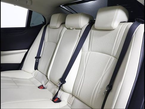 Certified 2022 Lexus ES 350 Ultra Luxury w/ Accessory Package 2 FWD image 10