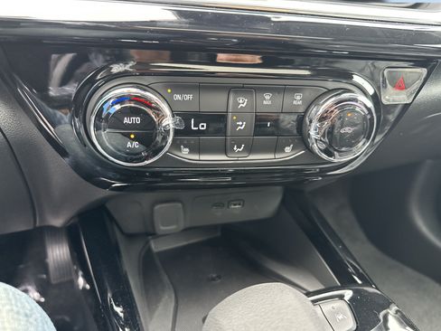 New 2026 Chevrolet Trax ACTIV w/ Sunroof Package FWD image 15