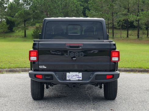 Used 2023 Jeep Gladiator Sport AWD/4WD image 5