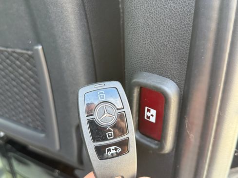 Used 2020 Mercedes-Benz Sprinter 2500 image 13