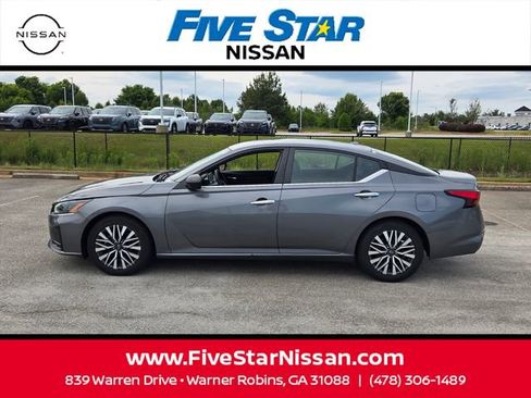 Used 2024 Nissan Altima 2.5 SV FWD image 4