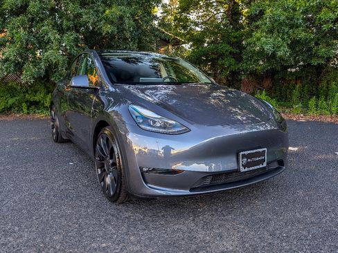 Used 2023 Tesla Model Y Performance AWD/4WD image 3