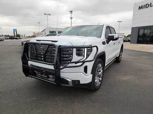 Used 2023 GMC Sierra 1500 Denali w/ Denali Reserve Package AWD/4WD image 3
