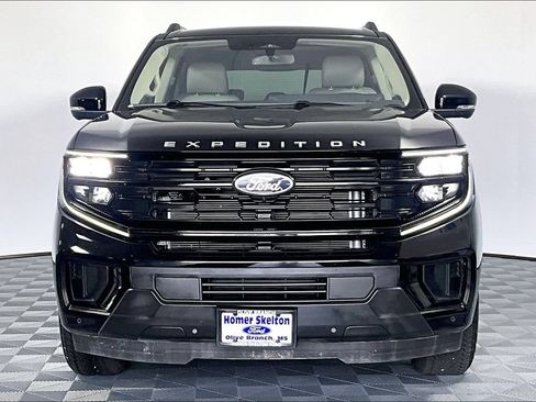 Used 2025 Ford Expedition Active AWD/4WD image 3