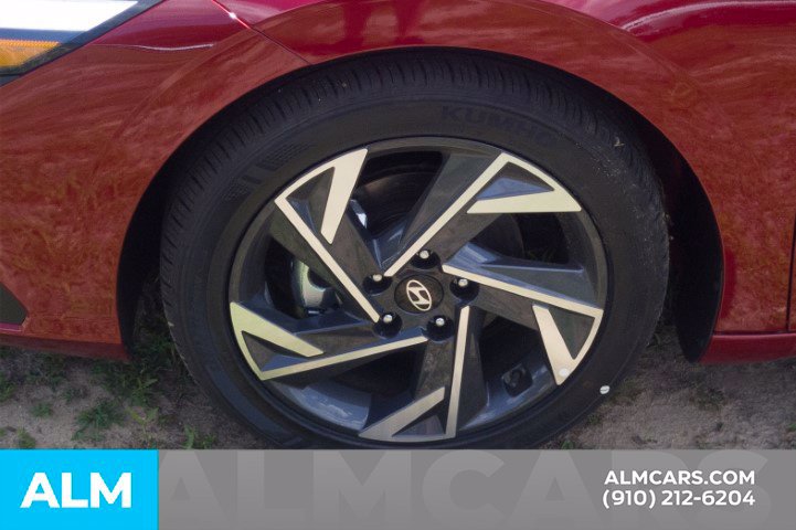 Used 2025 Hyundai Elantra Sport FWD image 11