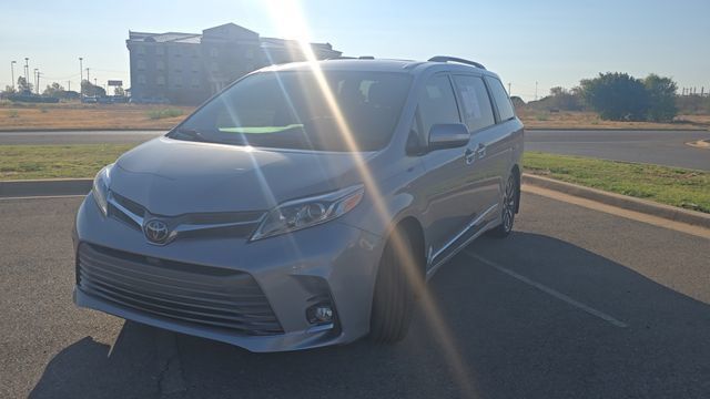 Used 2018 Toyota Sienna Limited FWD image 22