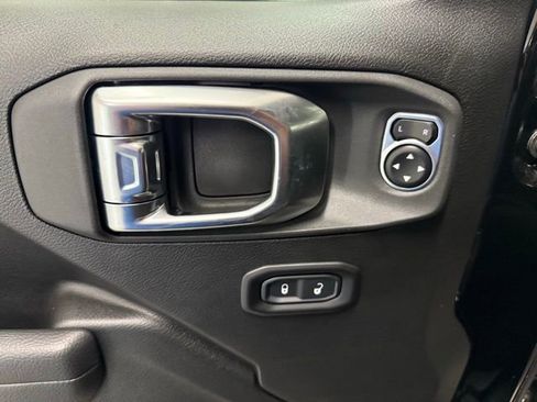 New 2025 Jeep Gladiator Willys image 12