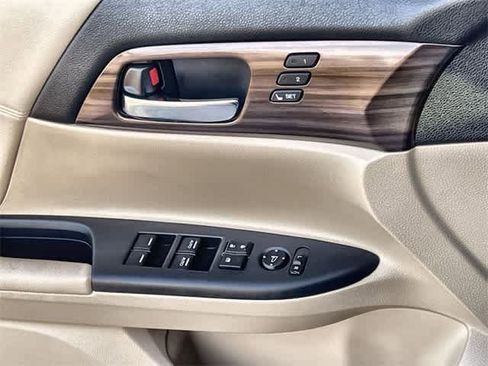 Used 2017 Honda Accord Touring image 30