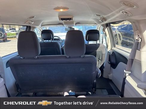 Used 2018 Dodge Grand Caravan SE w/ UConnect Hands-Free Group image 10