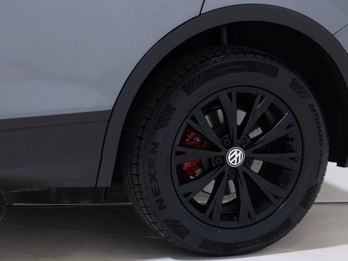 Used 2019 Volkswagen Tiguan SE w/ Panoramic Sunroof Package image 73