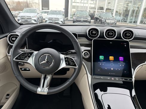 Used 2025 Mercedes-Benz GLC 300 4MATIC image 12