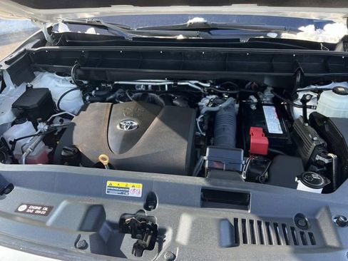 Used 2020 Toyota Highlander LE image 9