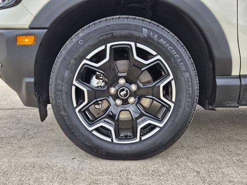 Used 2025 Ford Bronco Sport Outer Banks w/ Outer Banks Tech Package+ AWD/4WD image 13