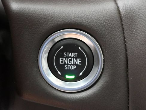 Used 2022 GMC Yukon SLT w/ SLT Premium Package RWD image 8