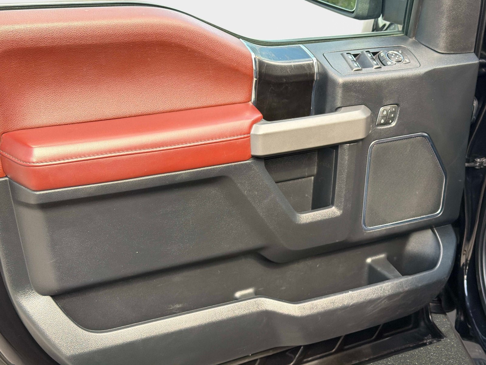 Used 2019 Ford F150 Platinum w/ Equipment Group 701A Luxury AWD/4WD image 19
