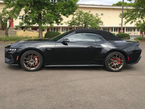 Used 2024 Ford Mustang GT Premium RWD image 3