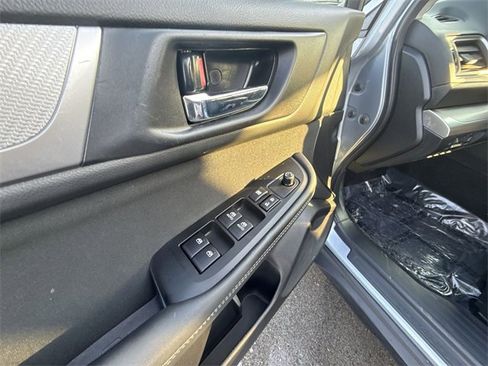 Used 2017 Subaru Outback 2.5i Premium image 13