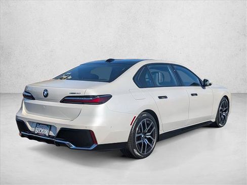 Used 2025 BMW i7 xDrive60 AWD/4WD image 5