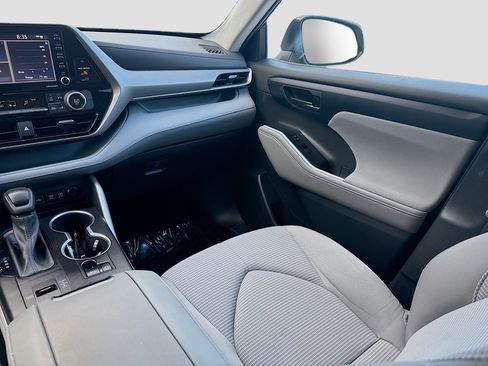 Used 2020 Toyota Highlander L image 21