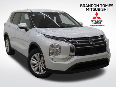New 2026 Mitsubishi Outlander ES