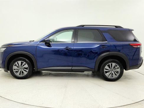 Used 2025 Nissan Pathfinder SV FWD image 2