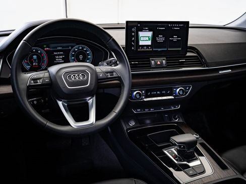 Certified 2025 Audi Q5 2.0T Premium w/ Convenience Plus Package image 4