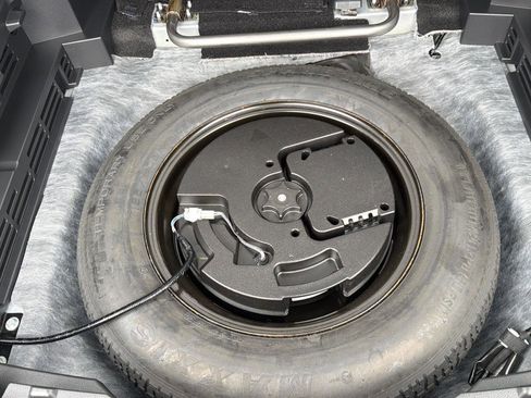 Used 2023 Nissan Rogue SV image 28