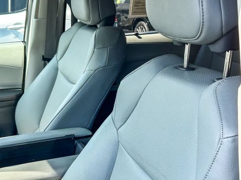 Used 2024 Toyota Sienna XLE w/ XLE Plus Package FWD image 24