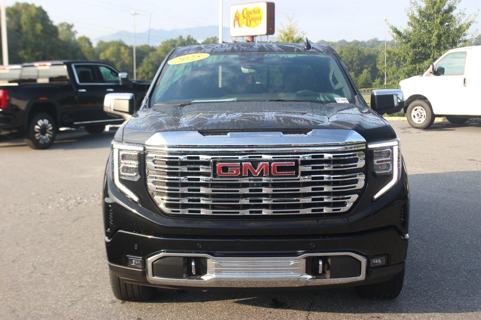 Used 2025 GMC Sierra 1500 Denali w/ Denali Reserve Package AWD/4WD image 2