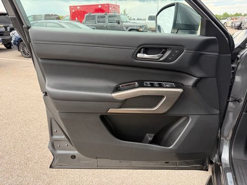 Used 2023 Nissan Pathfinder Platinum AWD/4WD image 10