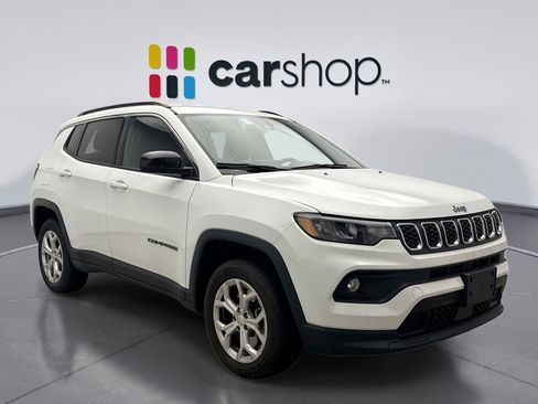 Used 2024 Jeep Compass Latitude AWD/4WD image 5