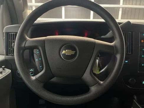 Used 2022 Chevrolet Express 2500 image 16