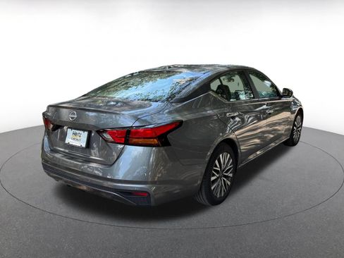 Used 2025 Nissan Altima 2.5 SV FWD image 14