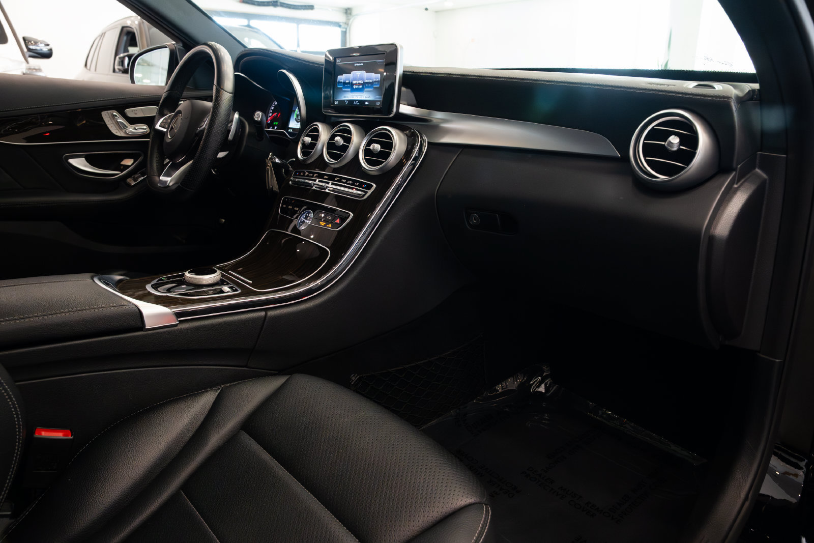 Used 2017 Mercedes-Benz C 300 Sedan image 24
