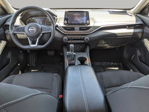 Used 2025 Nissan Altima 2.5 SV FWD image 13