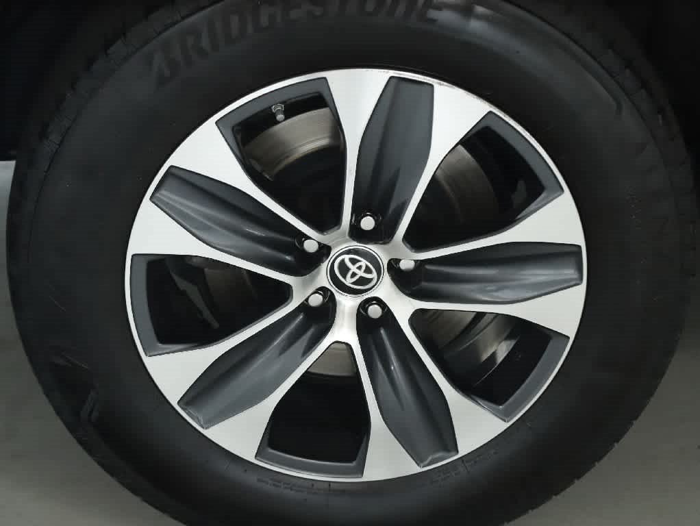 Used 2023 Toyota Highlander XLE FWD image 12