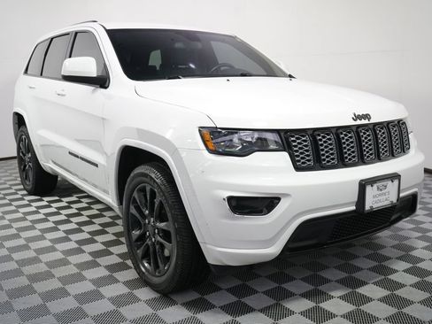 Used 2021 Jeep Grand Cherokee Laredo X AWD/4WD image 9