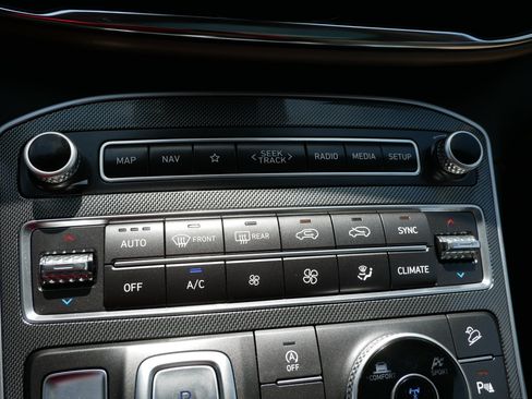 Certified 2023 Hyundai Santa Fe Limited AWD/4WD image 23