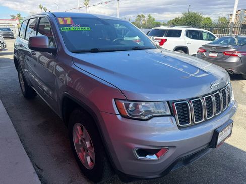 Used 2017 Jeep Grand Cherokee Laredo image 6