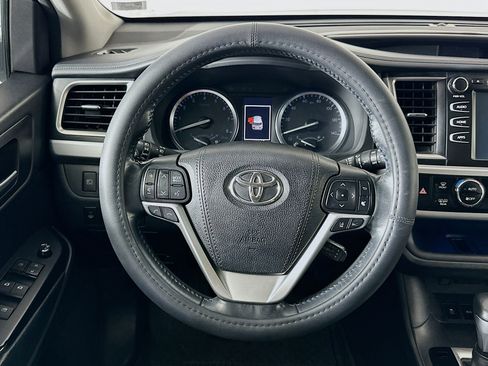 Used 2017 Toyota Highlander SE AWD/4WD image 18