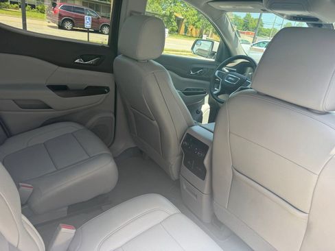 Certified 2023 GMC Acadia SLT w/ Technology Package FWD image 26