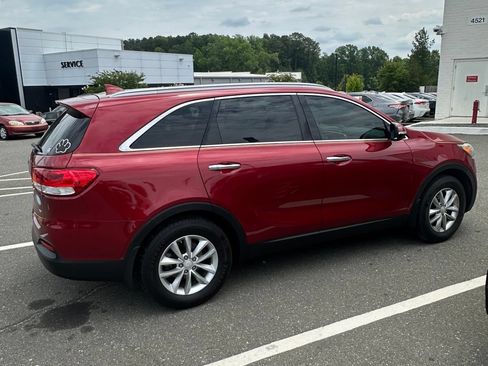 Used 2018 Kia Sorento FWD image 4