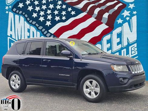 Used 2014 Jeep Compass Latitude FWD image 1