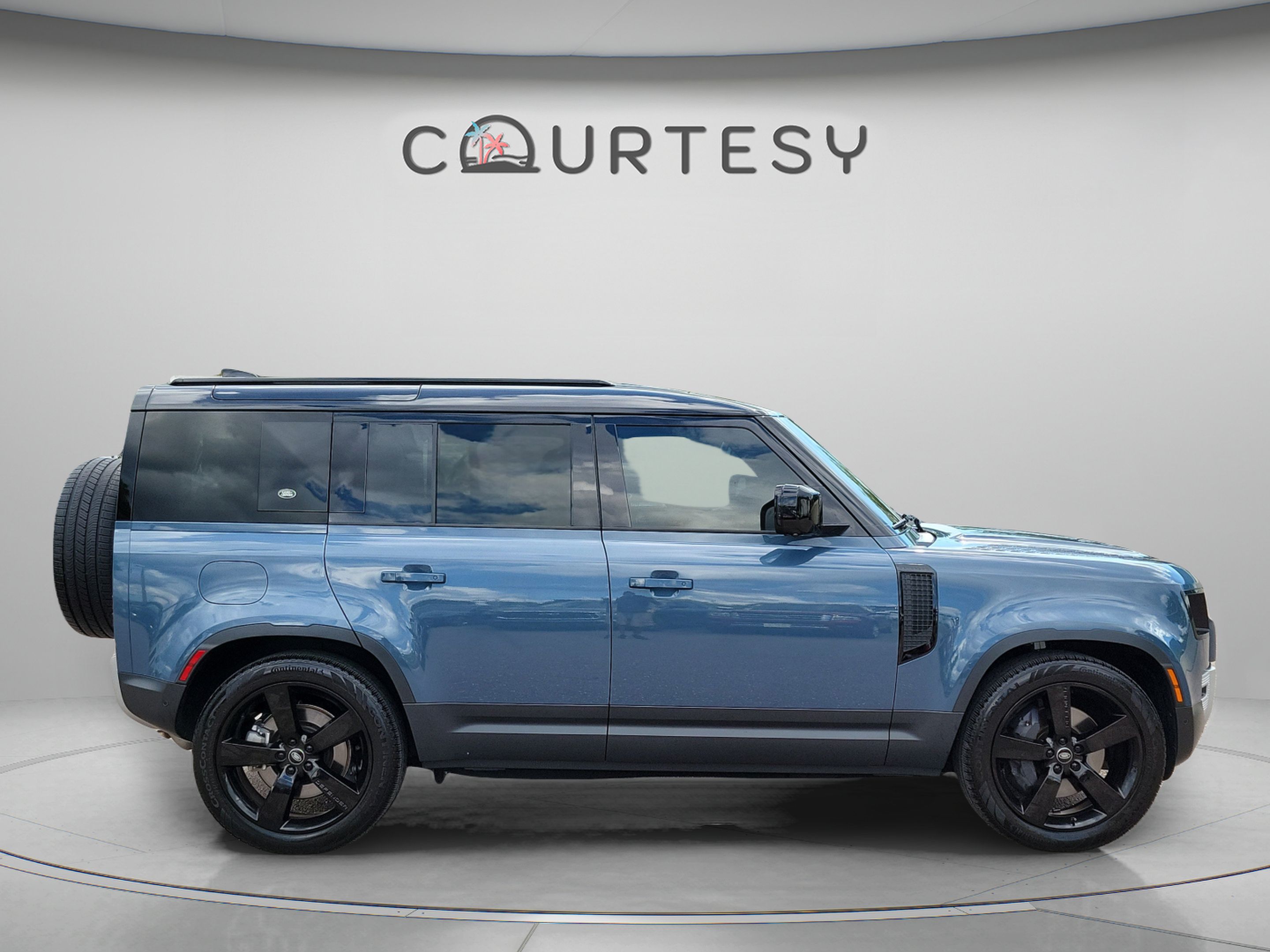Used 2023 Land Rover Defender 110 S AWD/4WD image 11